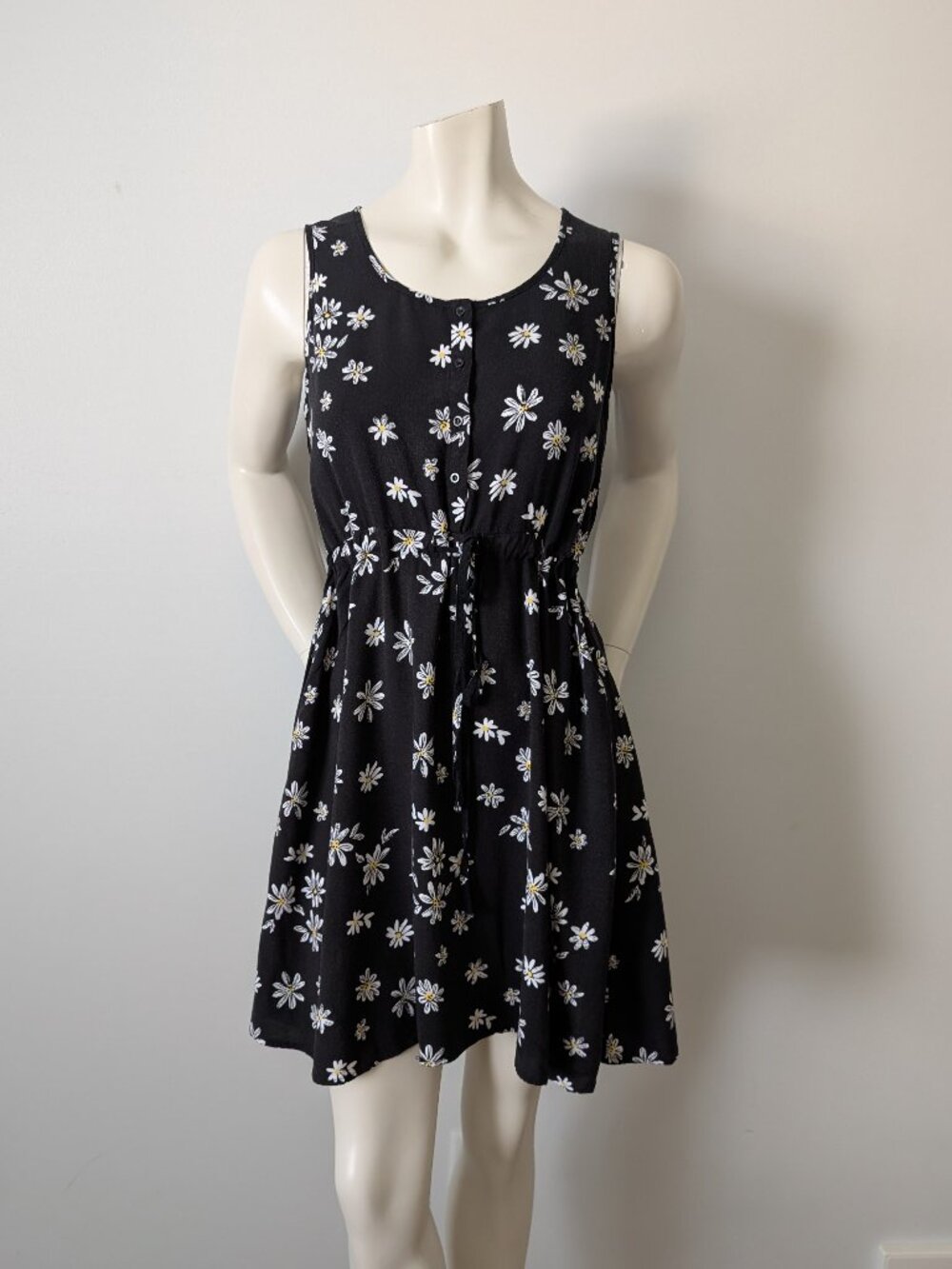 Papillon - Black Daisy Floral Sleeveless Dress w/ Drawstring Waist - Size M